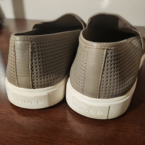 Vince‎ Blair Perforated Leather Slip-On Sneakers – Size 9 - Picture 9 of 12